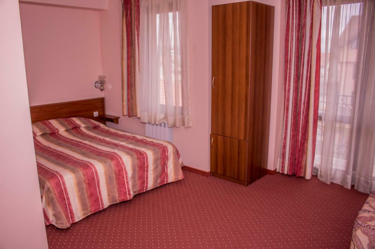 Стаи За Гости - Семейна Къща За Гости Ивел Bansko Exterior photo
